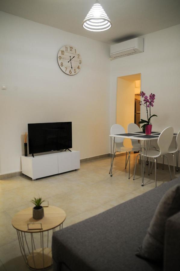 Apartman Gulliver In The Center, 10 Meters From The Sea With Private Parking In Natural Shade Rabac Exterior photo
